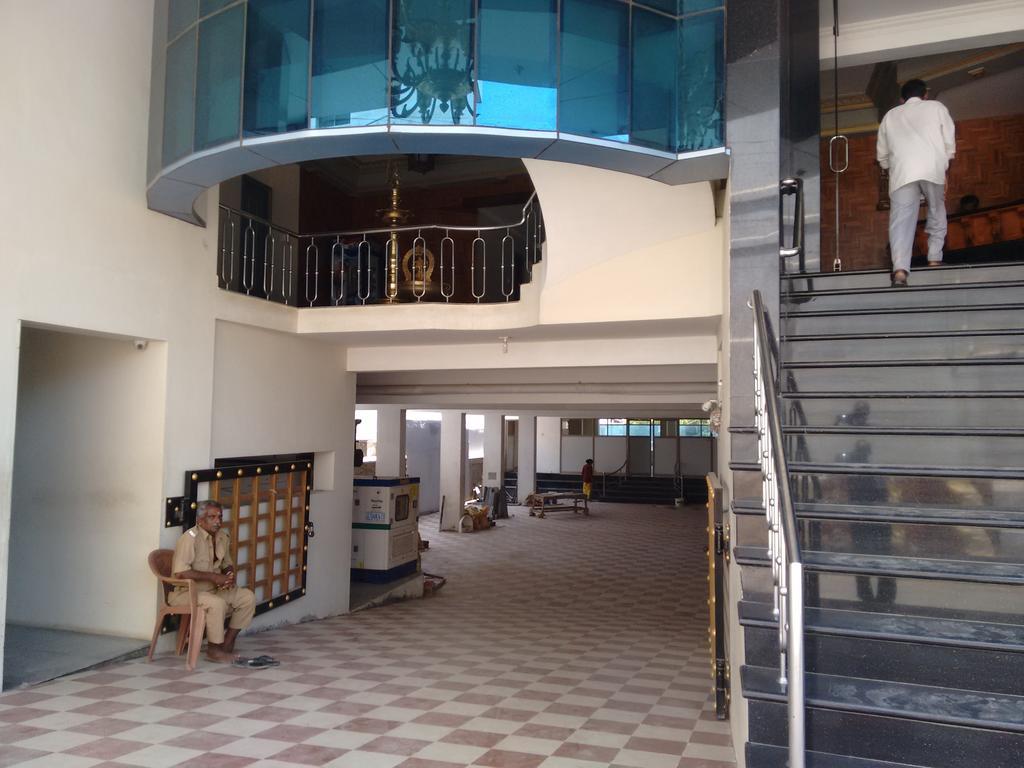 קניאקומרי Hotel Chithra מראה חיצוני תמונה