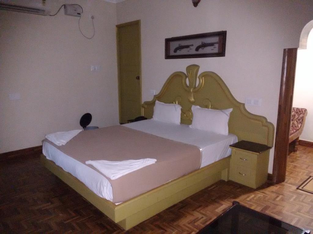 קניאקומרי Hotel Chithra חדר תמונה