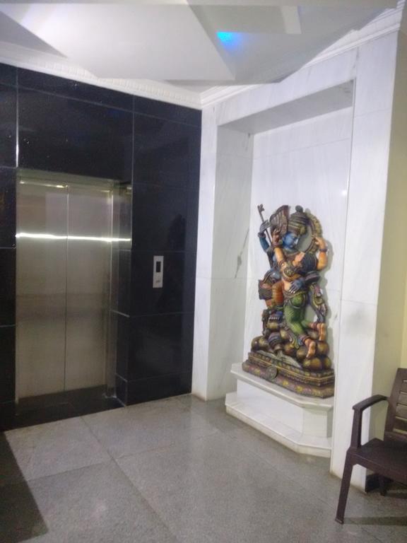 קניאקומרי Hotel Chithra מראה חיצוני תמונה