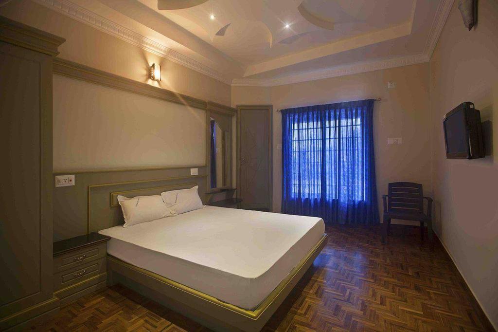 קניאקומרי Hotel Chithra מראה חיצוני תמונה