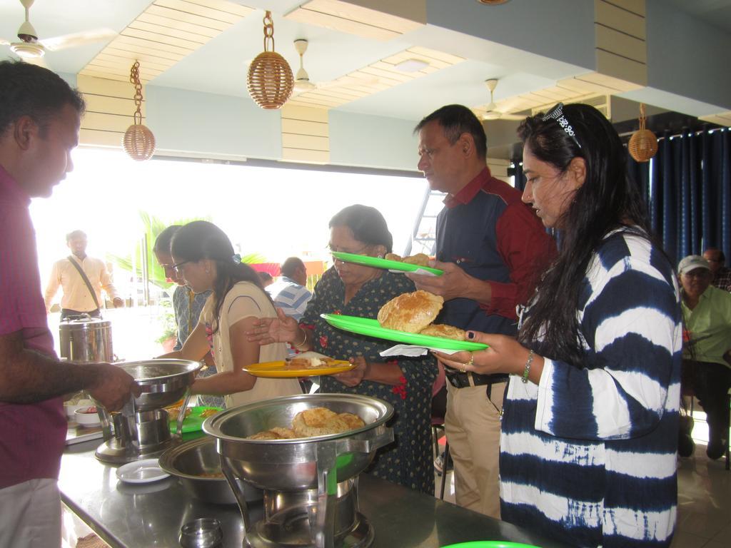 קניאקומרי Hotel Chithra מראה חיצוני תמונה