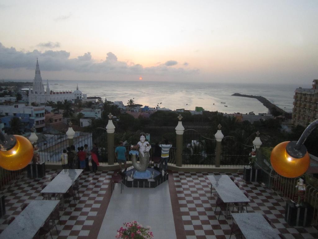 קניאקומרי Hotel Chithra מראה חיצוני תמונה