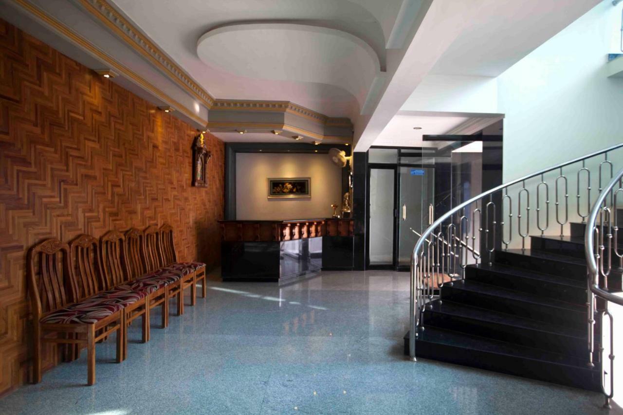 קניאקומרי Hotel Chithra מראה חיצוני תמונה